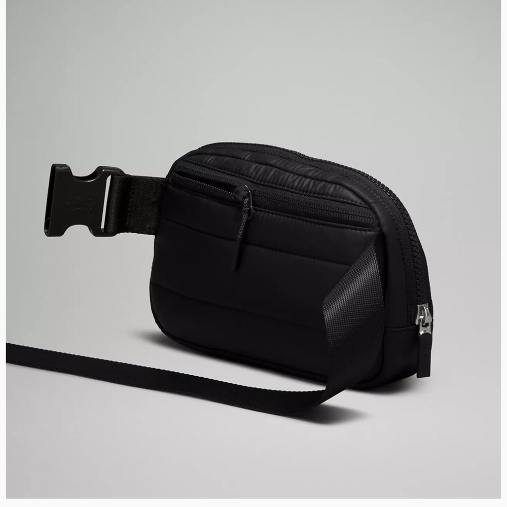 Lululemon Everywhere Belt Bag 1L *Wunder Puff in Black - Picture 5 of 13
